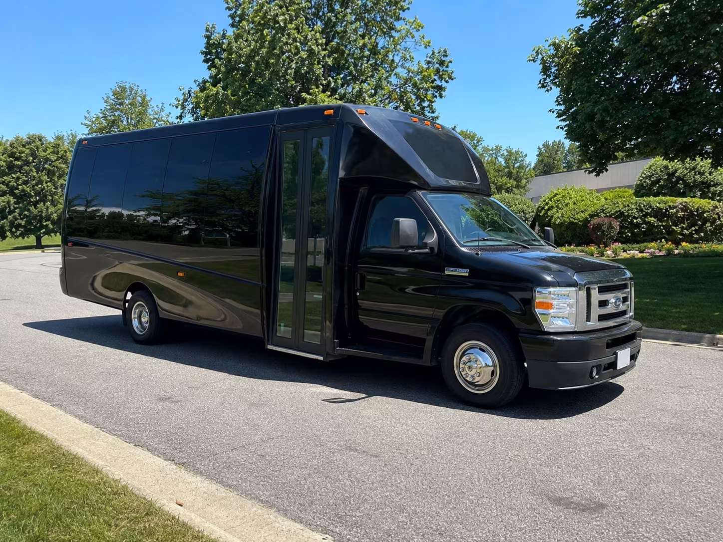 party bus rentals for fayetteville area proms